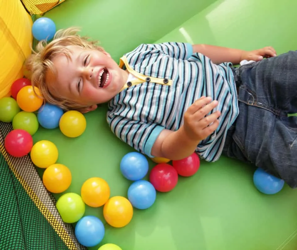 kid-laughing-in-bounce-rental